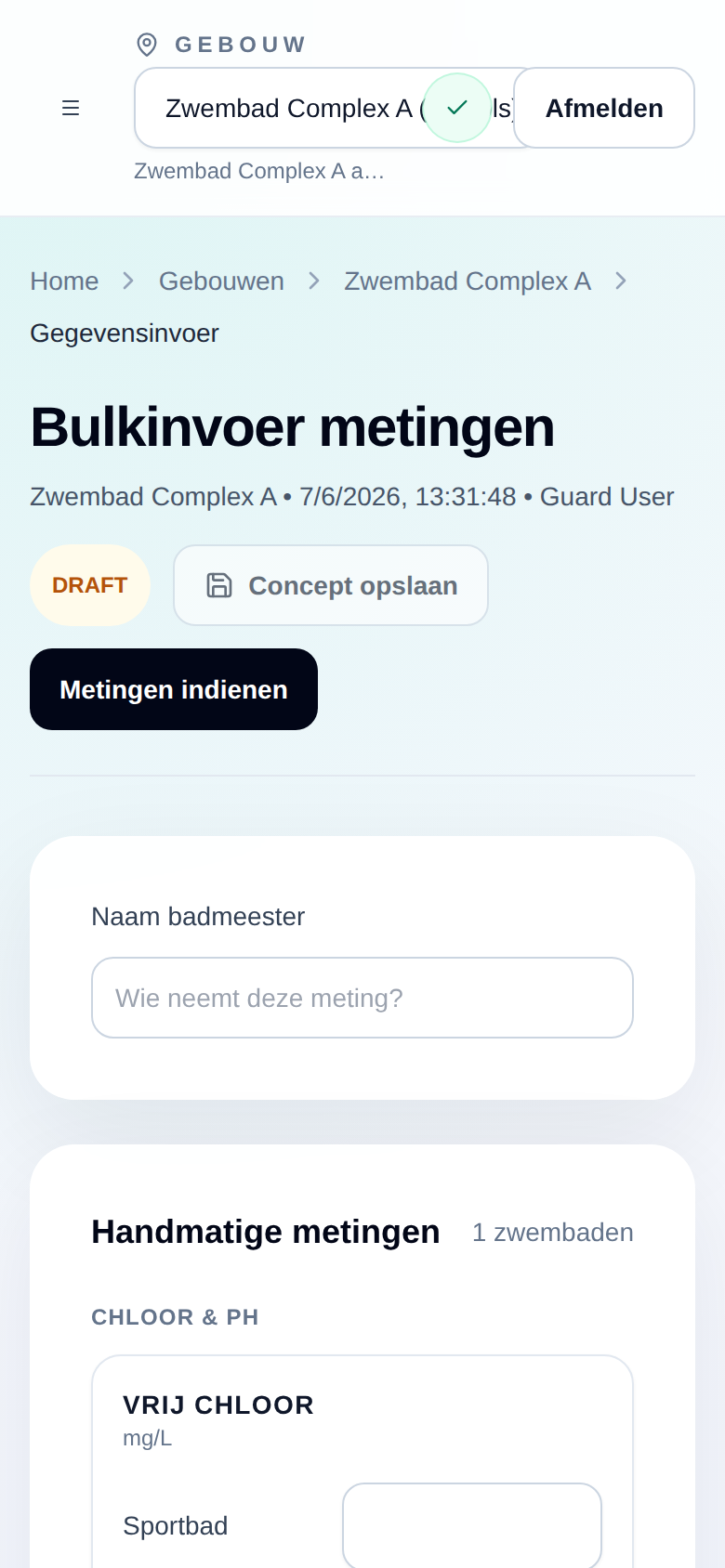 De AquaTrace-app op een smartphone tijdens het invoeren van een meting.